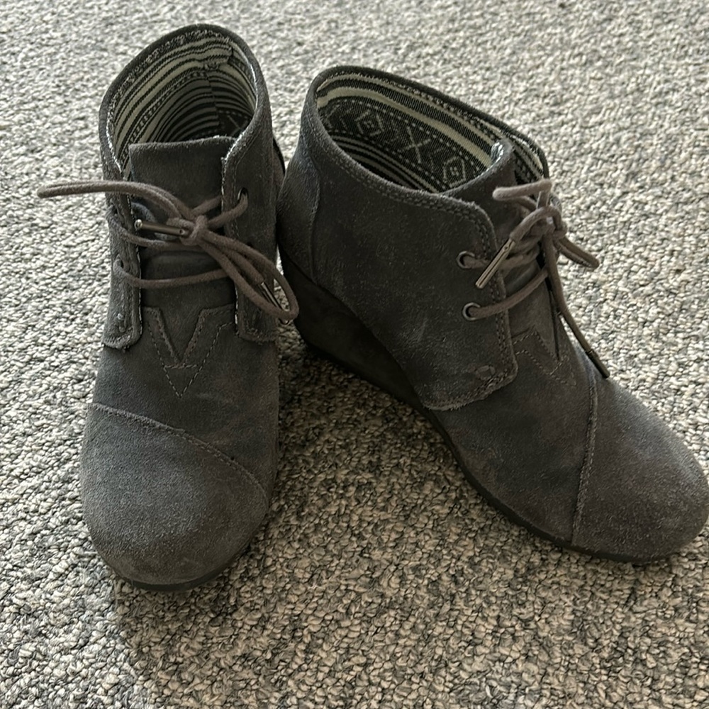 Tom’s grey shade wedge boots size 7